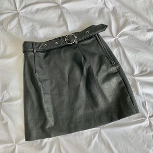 Skirt fake leather